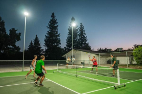 Riverfront Beauty with Pickle Ball Court